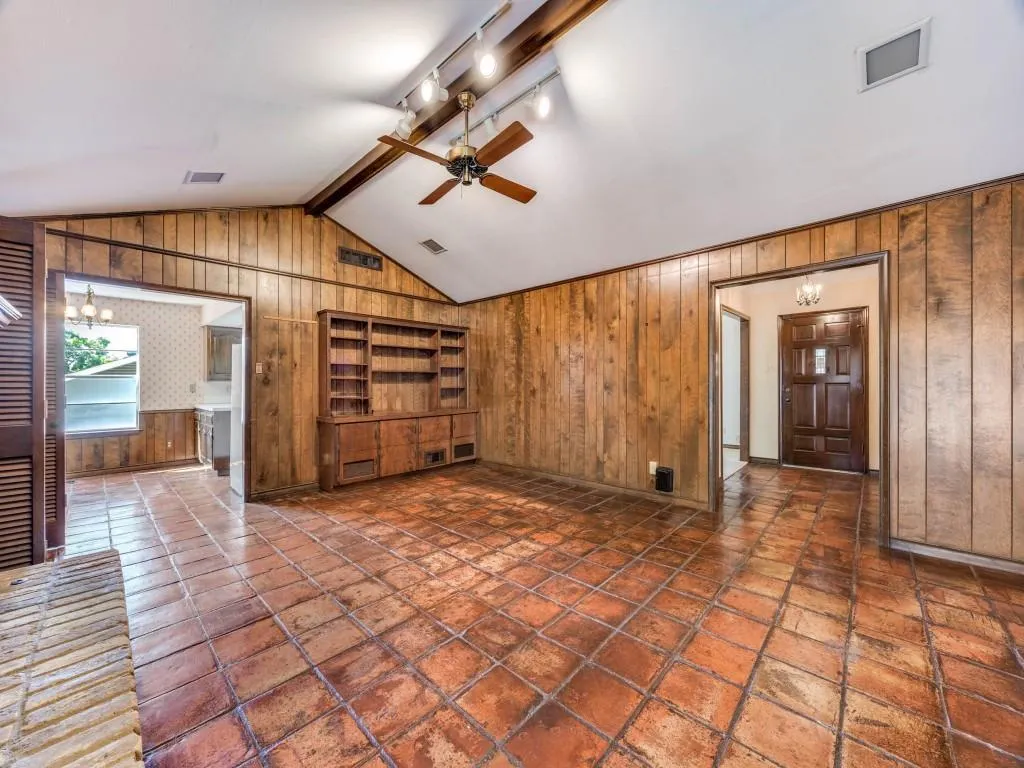 2412 Grandview Drive