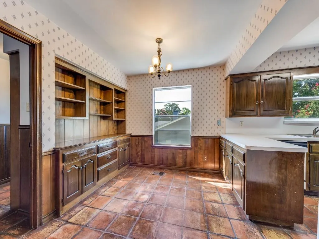 2412 Grandview Drive