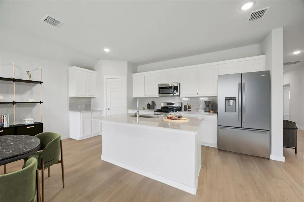 512 Regency Court