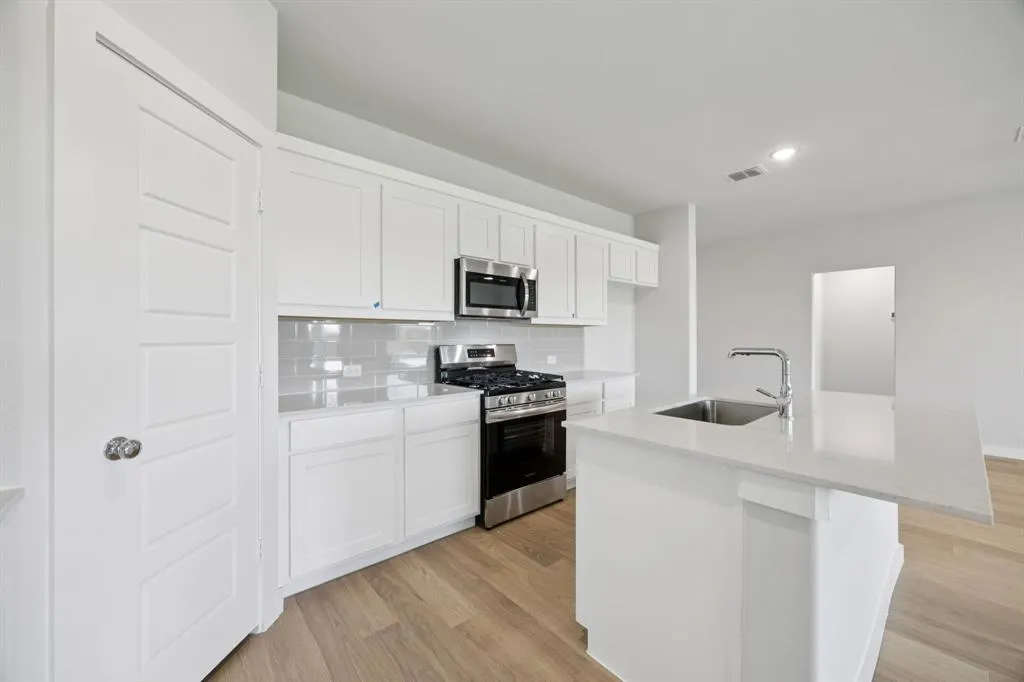 512 Regency Court