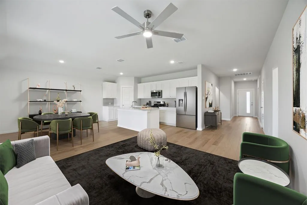 512 Regency Court