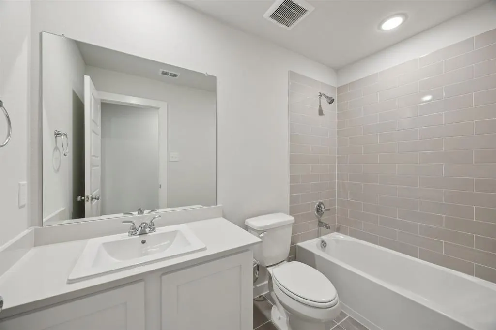 512 Regency Court