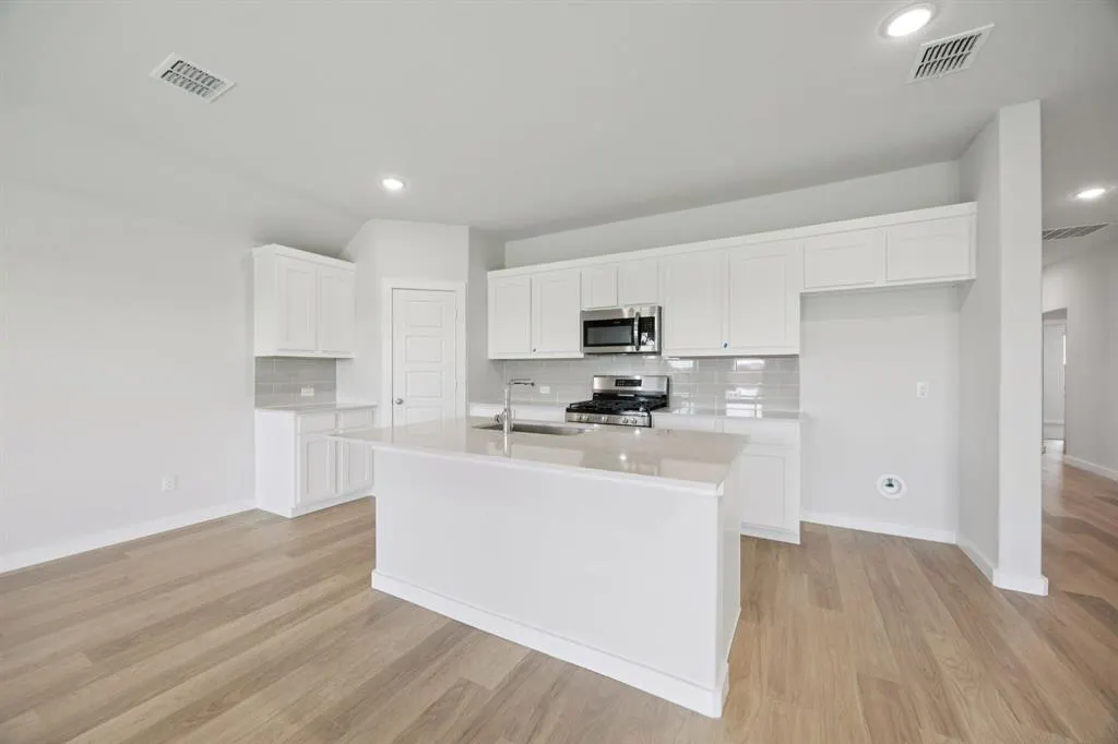 512 Regency Court