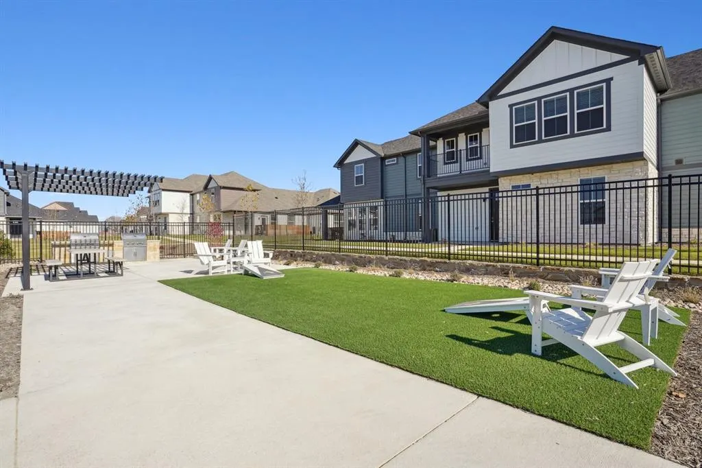 808 Paradise Place
