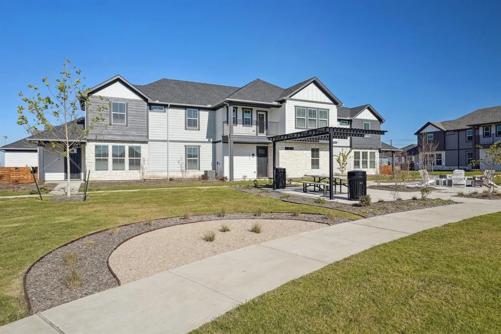 808 Paradise Place