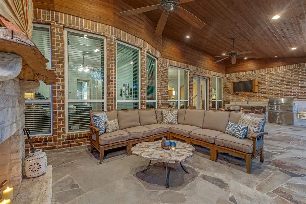 2609 Bitternut Drive