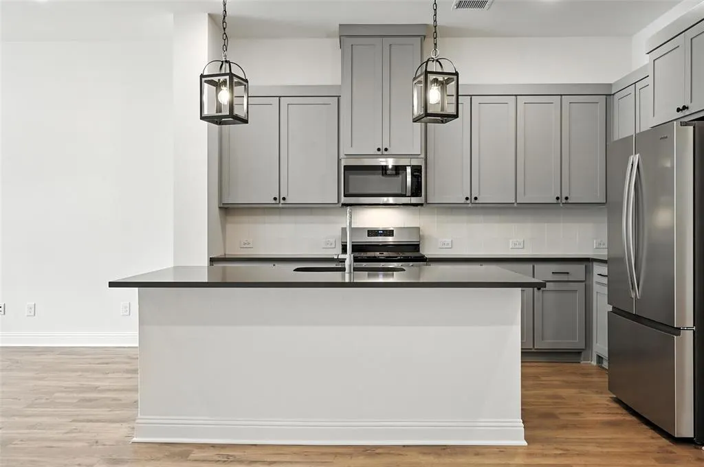 2528 Campden Mews
