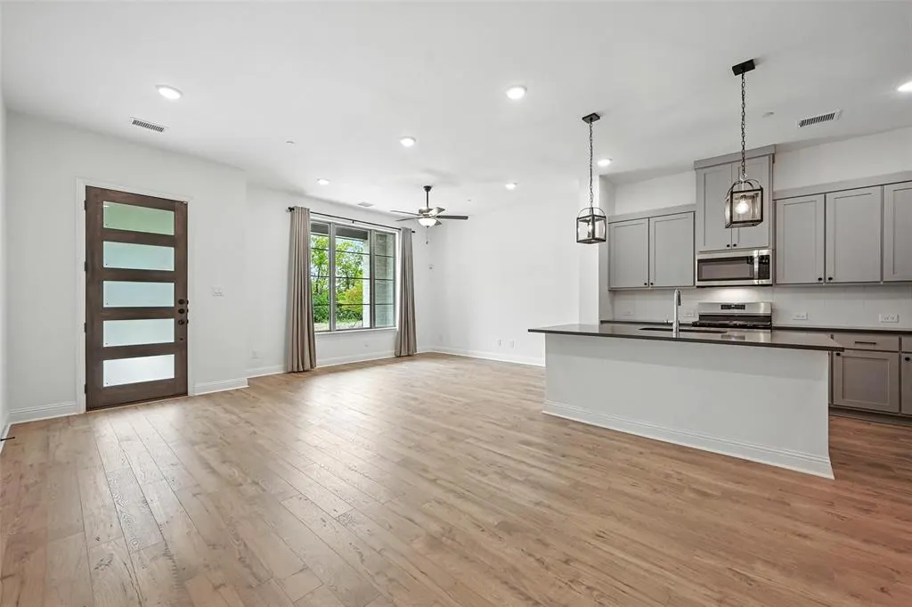 2528 Campden Mews