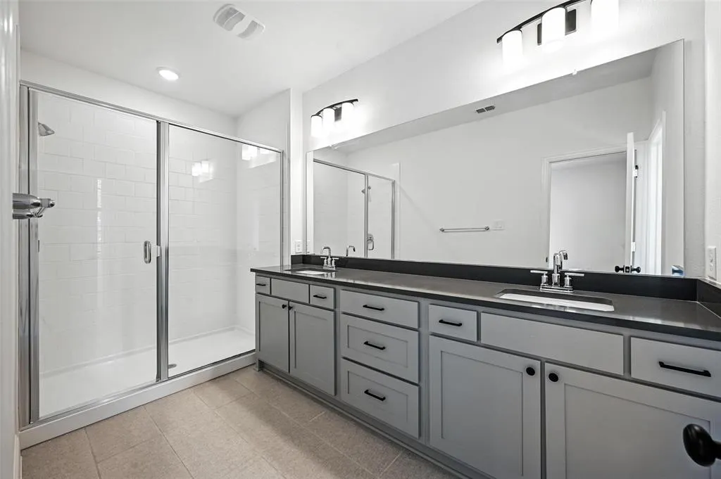 2528 Campden Mews
