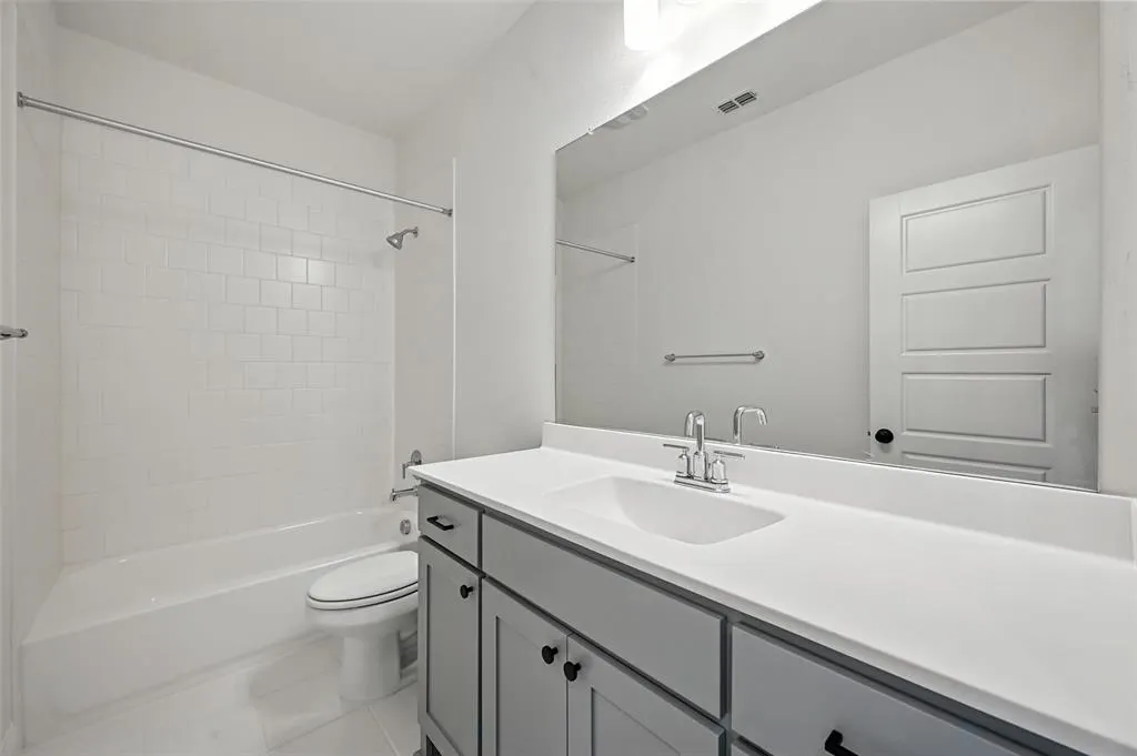2528 Campden Mews