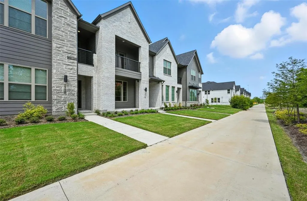 2528 Campden Mews
