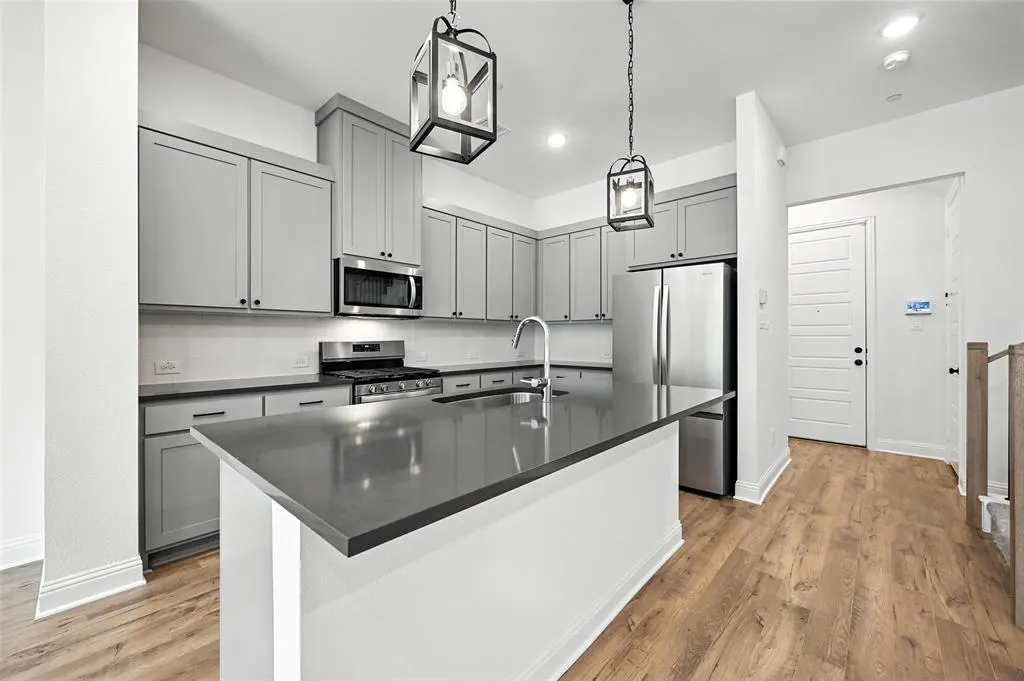 2528 Campden Mews