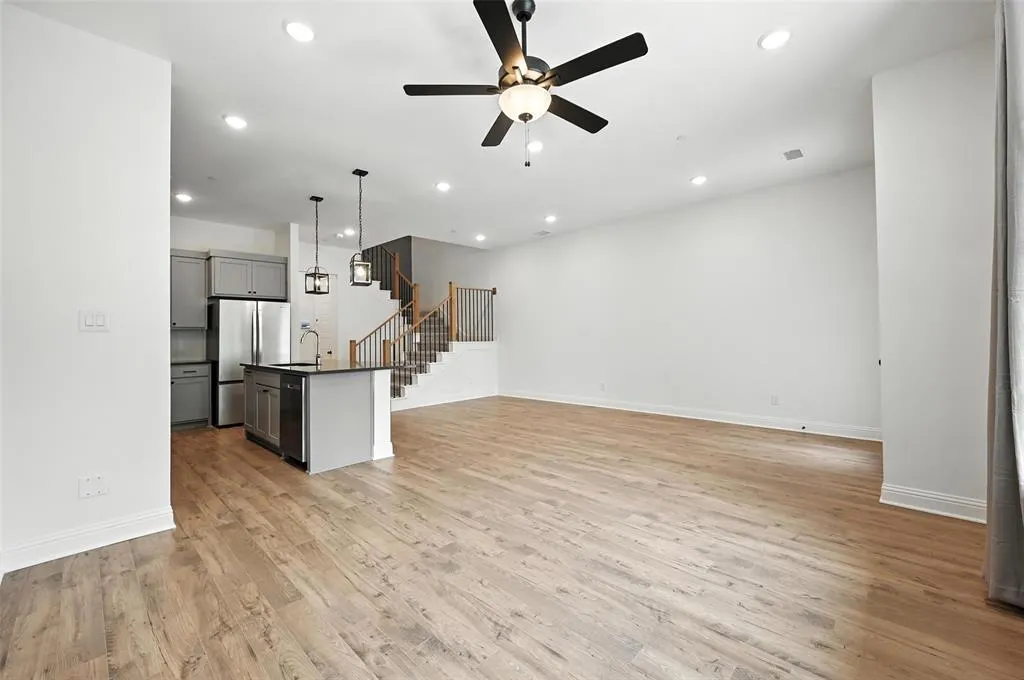 2528 Campden Mews