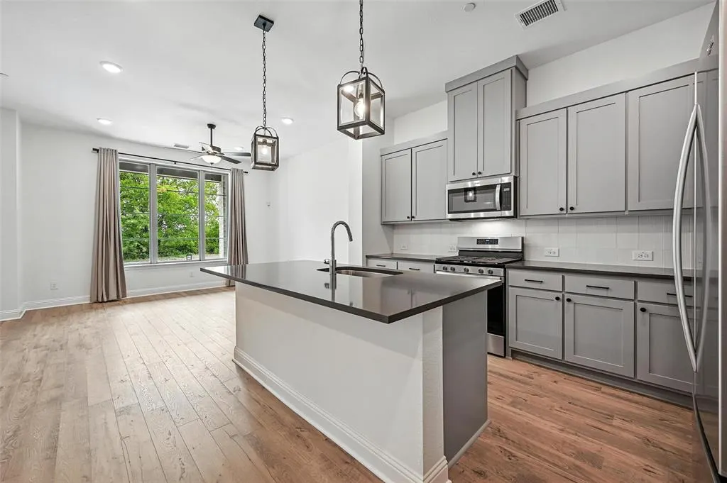 2528 Campden Mews