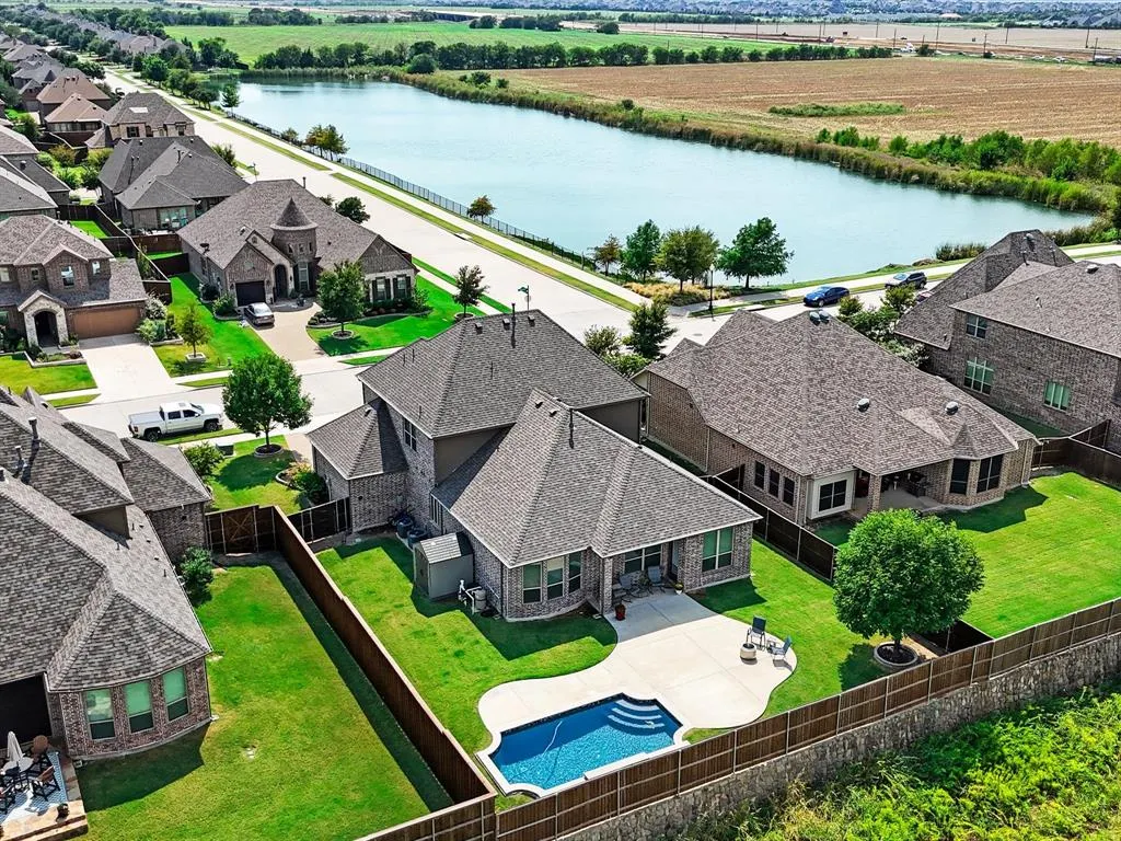 990 Waterview Drive