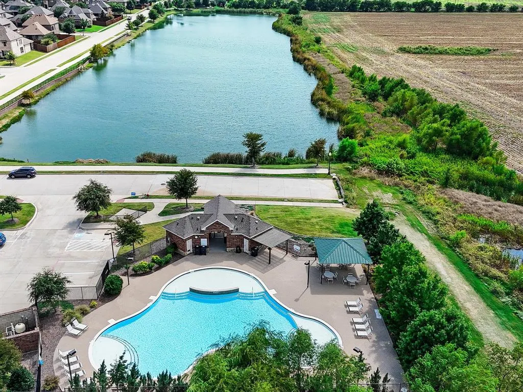 990 Waterview Drive