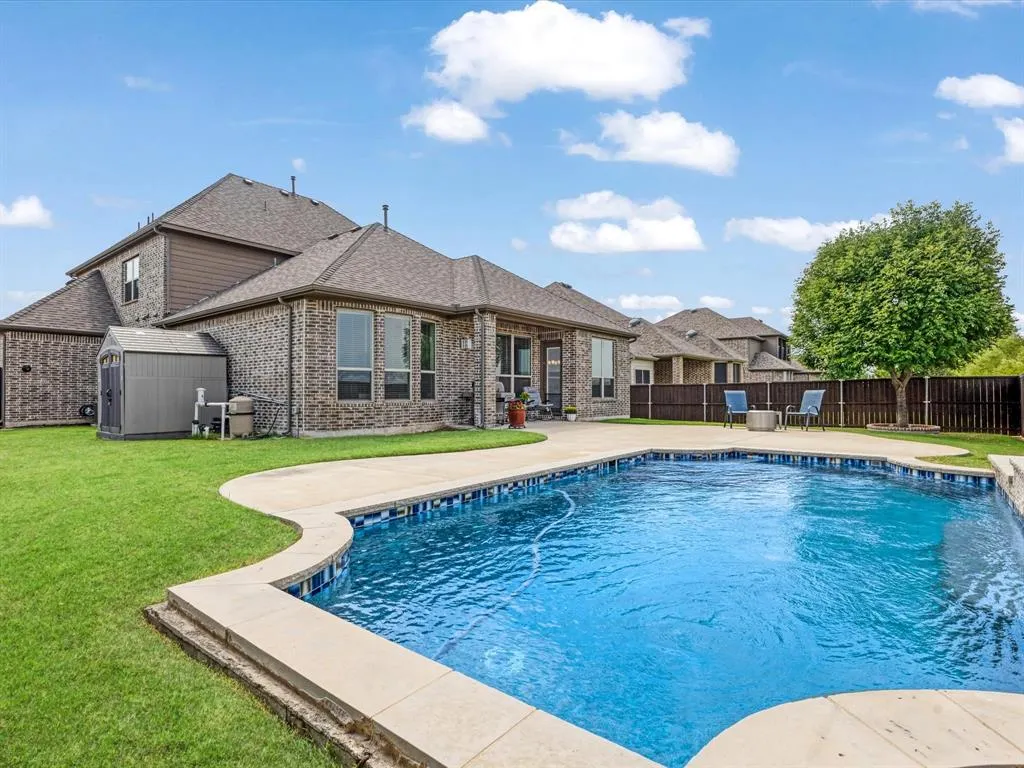 990 Waterview Drive