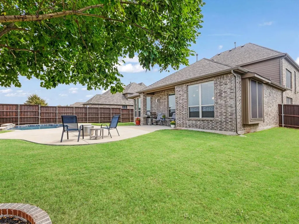 990 Waterview Drive