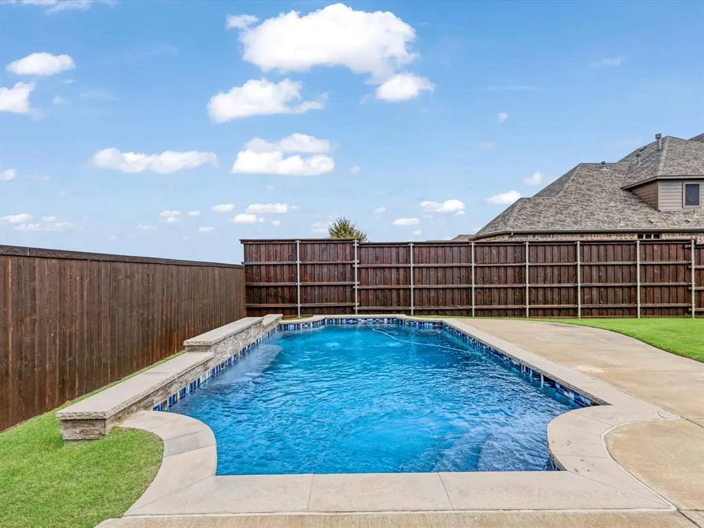 990 Waterview Drive