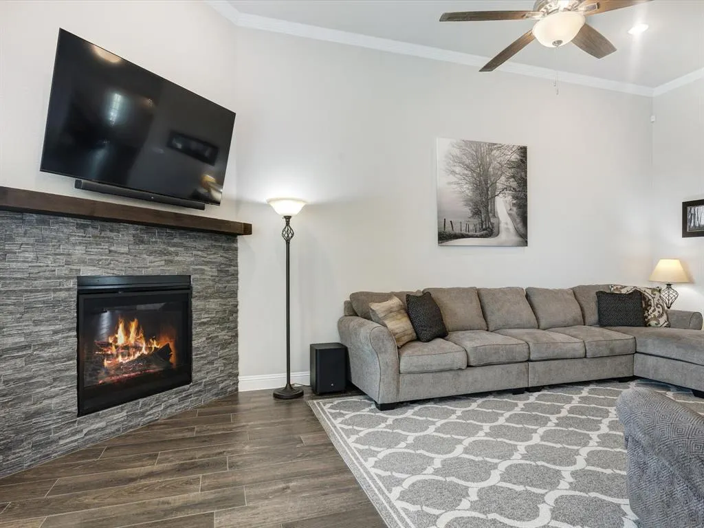 990 Waterview Drive