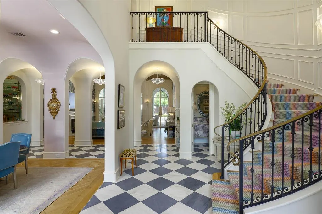 6223 Park Lane