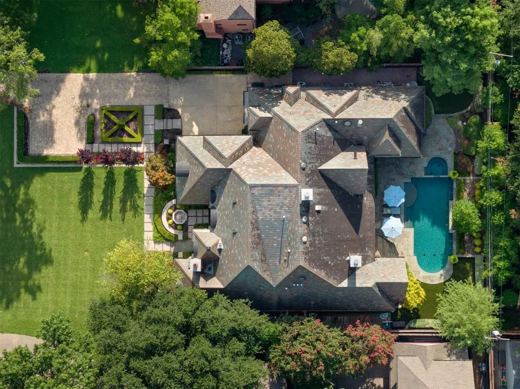 6223 Park Lane