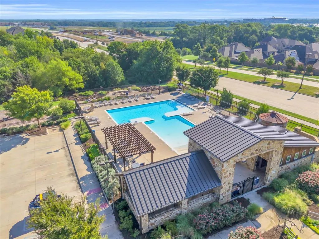 3900 Bamboo Trail
