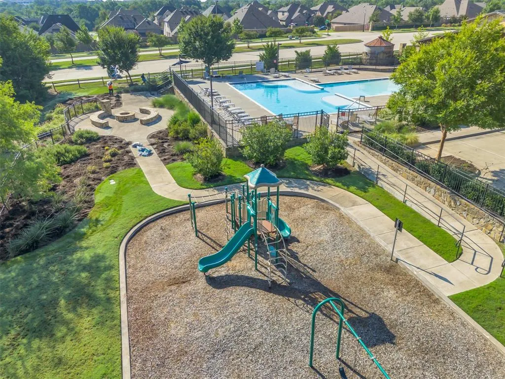 3900 Bamboo Trail