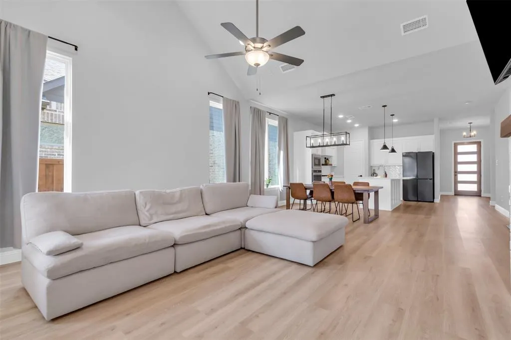 3900 Bamboo Trail
