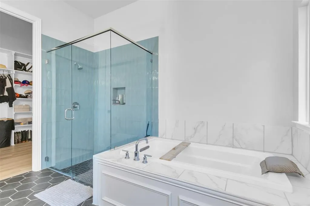 3900 Bamboo Trail