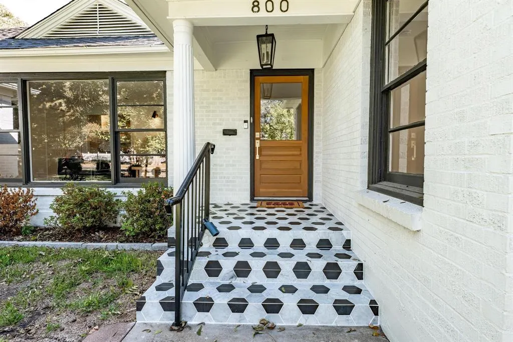 800 N Waddill Street