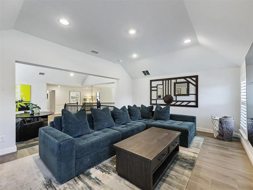 4913 Meadow Creek Drive