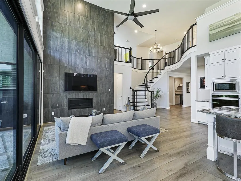 4913 Meadow Creek Drive