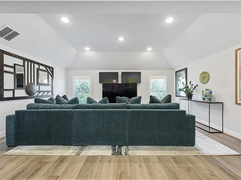 4913 Meadow Creek Drive