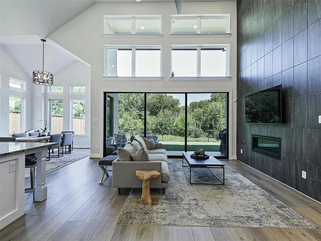 4913 Meadow Creek Drive