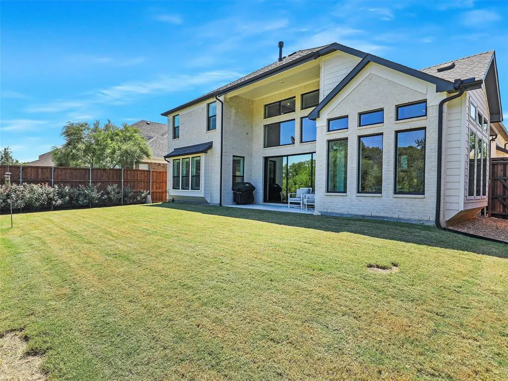 4913 Meadow Creek Drive