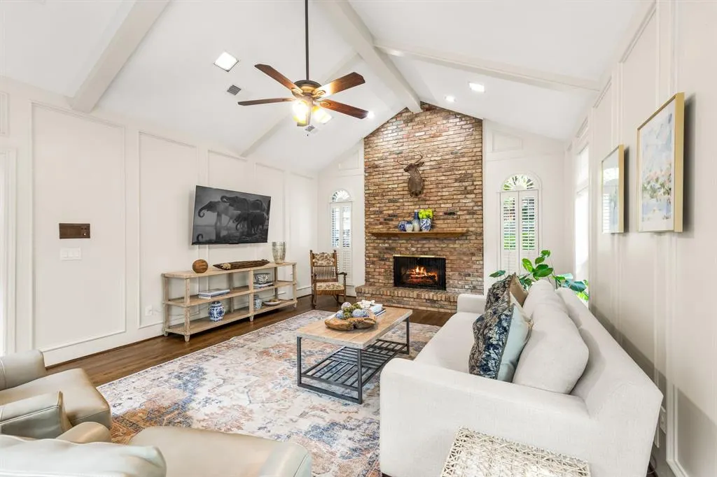 9016 Green Oaks Circle