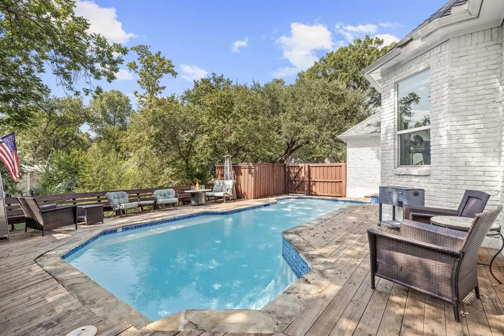 9016 Green Oaks Circle