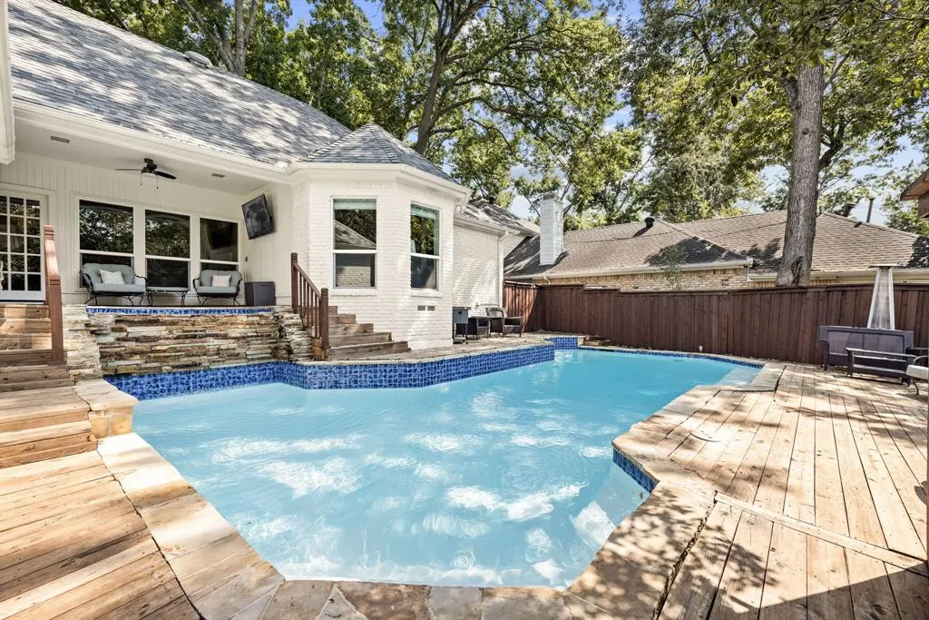 9016 Green Oaks Circle