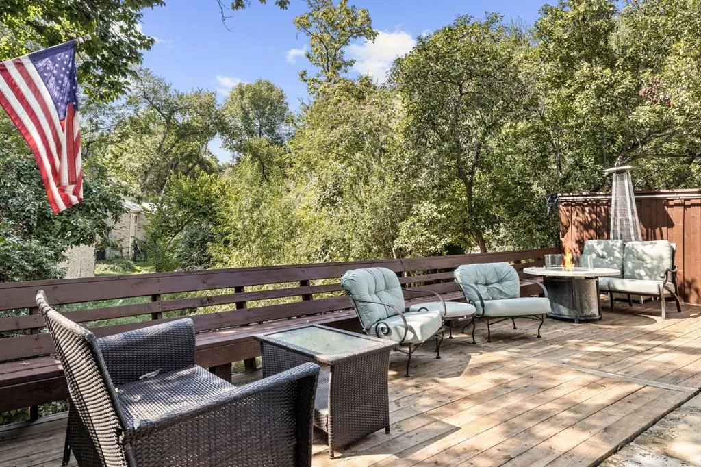 9016 Green Oaks Circle