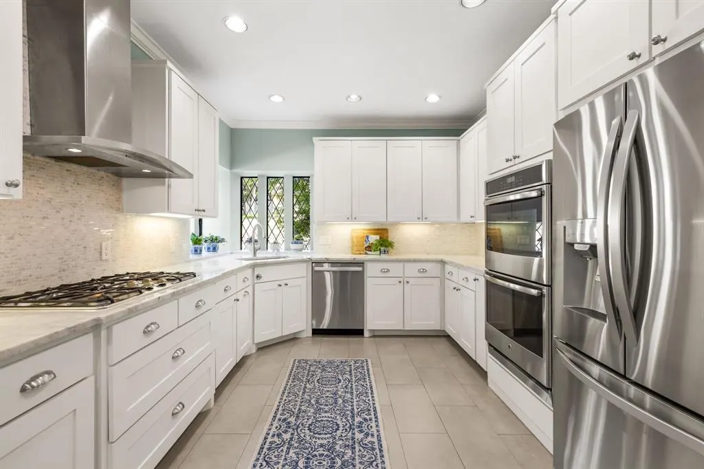 9016 Green Oaks Circle