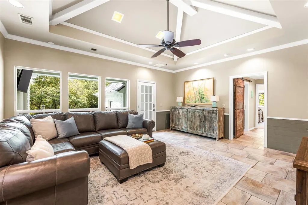 9016 Green Oaks Circle