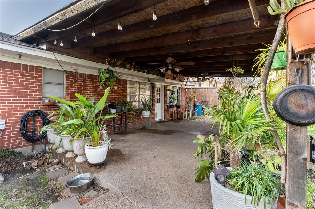 1306 N Floyd Road