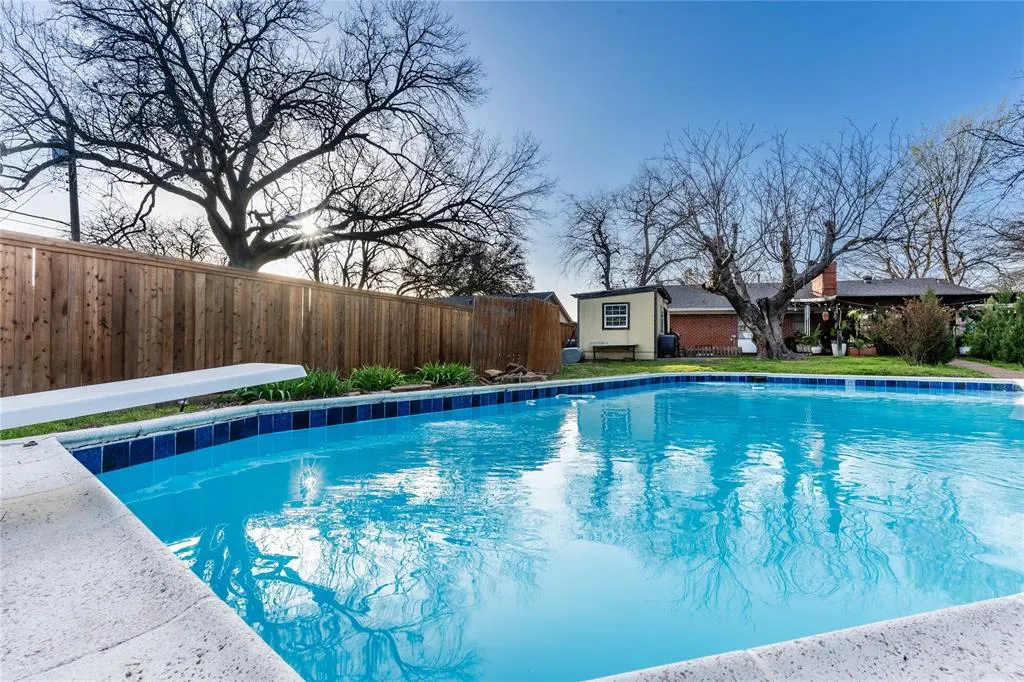 1306 N Floyd Road