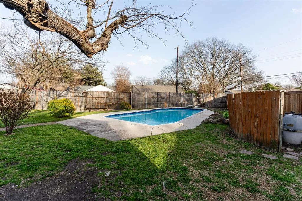 1306 N Floyd Road
