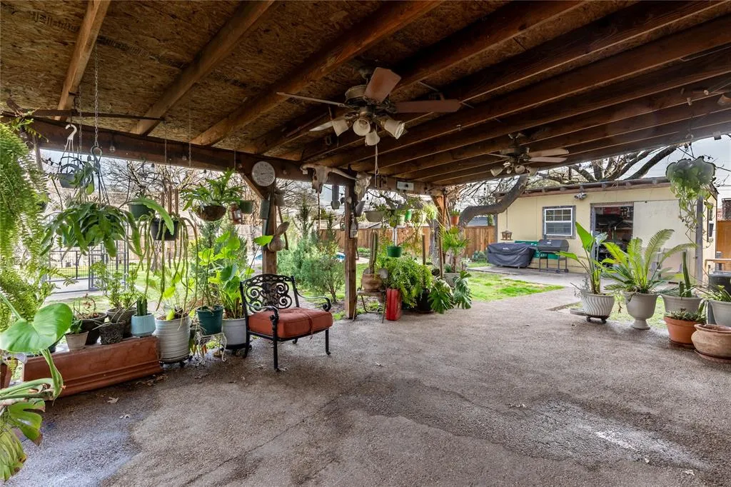 1306 N Floyd Road