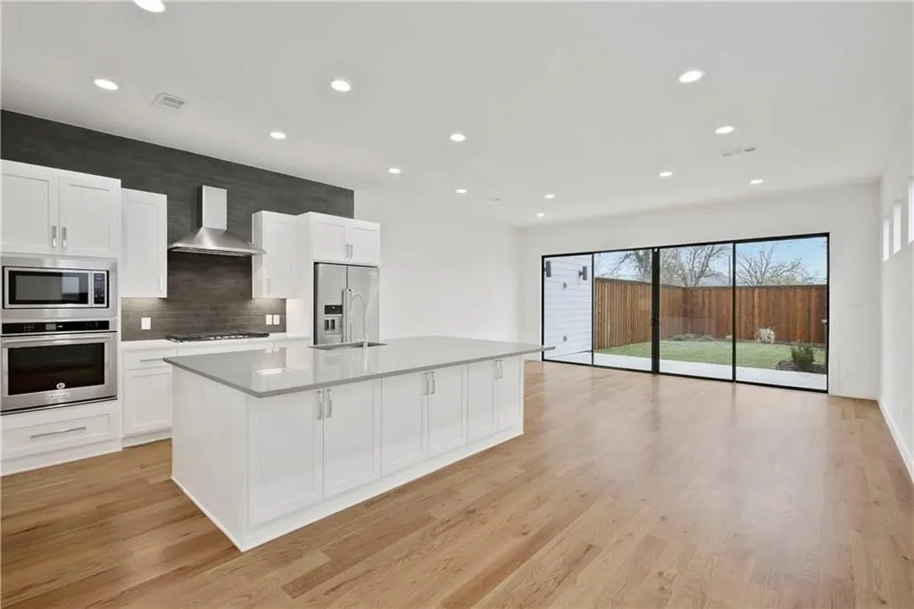 2407 Douglas Avenue