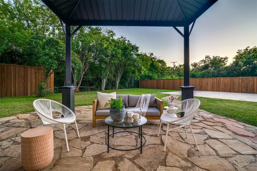 1319 El Patio Drive