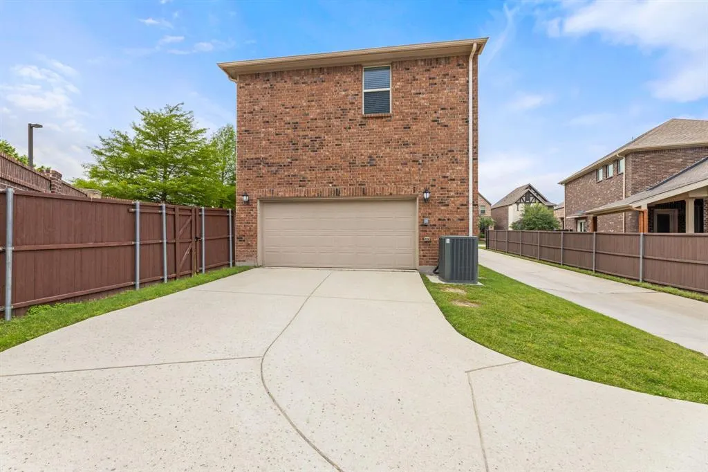 635 Ansley Way