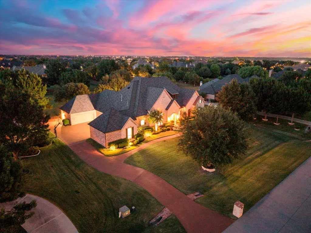 2901 Lakeview Drive